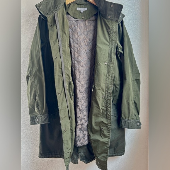Uniqlo | Tech Olive Green Jacket with Removable Lining - Picture 4 of 11